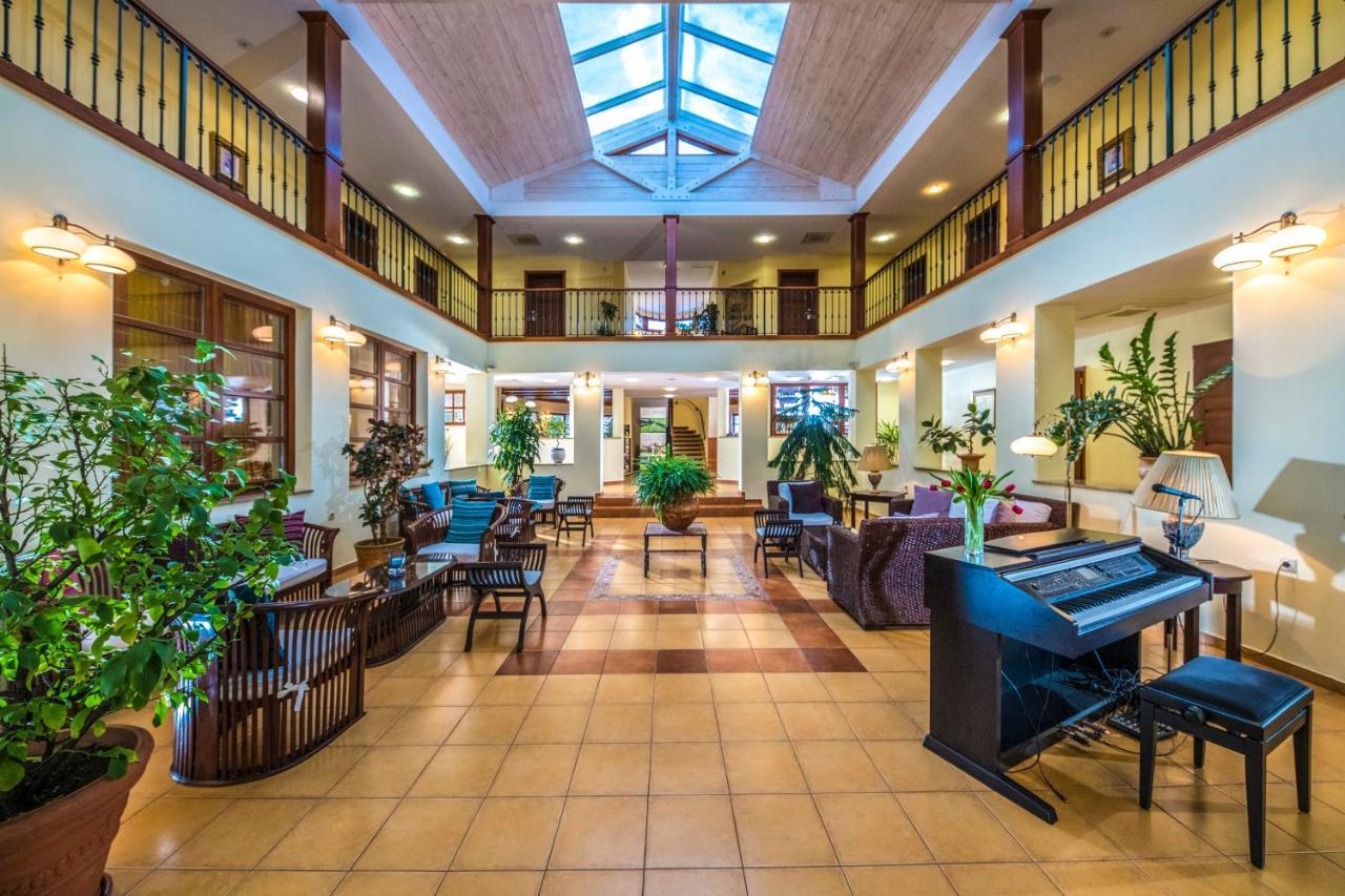 Hotel Forest Hills Zirc Ngoại thất bức ảnh